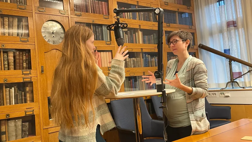 Rebeeca interviews Ruth Pottgen. Photo