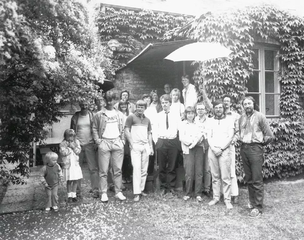 Astronomers with their families in front of a house 